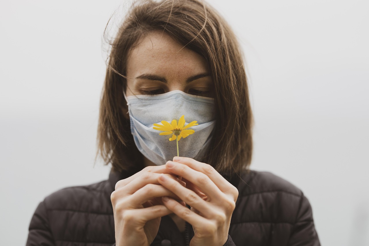 Rustgevende woonkamer met natuurlijke detox elementen.